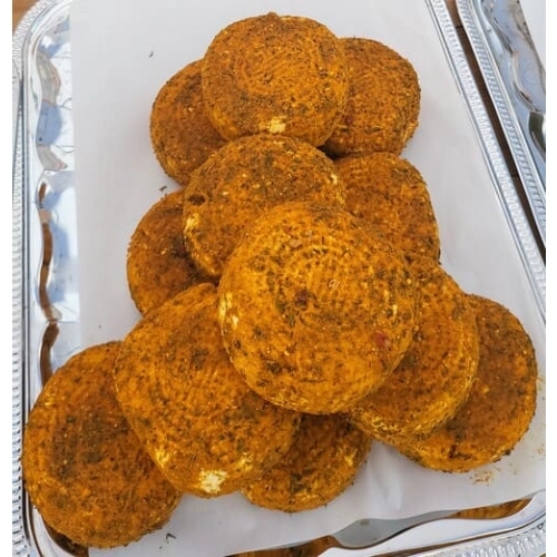 Ser serwatkowy a la ricotta z chili. kurkumą i curry – delikatnie pikantny